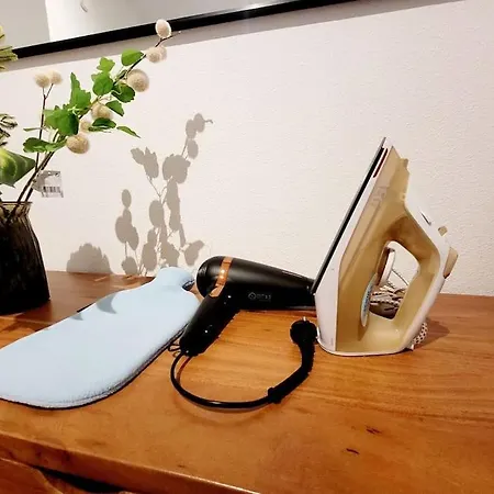 Duplex Ullstein- 4 Bedrooms, 2 Bathrooms, Living Room, 2 Parking Spaces, Boxspringbeds, Family & Business Apartment! Lejlighed *