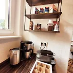 アパート Duplex Ullstein- 4 Bedrooms, 2 Bathrooms, Living Room, 2 Parking Spaces, Boxspringbeds, Family & Business Apartment! ベルリン