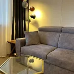 Duplex Ullstein- 4 Bedrooms, 2 Bathrooms, Living Room, 2 Parking Spaces, Boxspringbeds, Family & Business Apartment! ベルリン