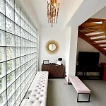 Duplex Ullstein- 4 Bedrooms, 2 Bathrooms, Living Room, 2 Parking Spaces, Boxspringbeds, Family & Business Apartment! アパート