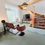 アパート Duplex Ullstein- 4 Bedrooms, 2 Bathrooms, Living Room, 2 Parking Spaces, Boxspringbeds, Family & Business Apartment!