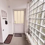 アパート Duplex Ullstein- 4 Bedrooms, 2 Bathrooms, Living Room, 2 Parking Spaces, Boxspringbeds, Family & Business Apartment! ベルリン