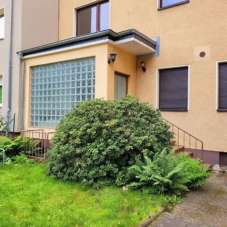 アパート Duplex Ullstein- 4 Bedrooms, 2 Bathrooms, Living Room, 2 Parking Spaces, Boxspringbeds, Family & Business Apartment!