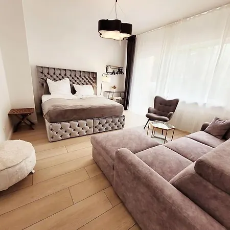Duplex Ullstein- 4 Bedrooms, 2 Bathrooms, Living Room, 2 Parking Spaces, Boxspringbeds, Family & Business Apartment! Daire *