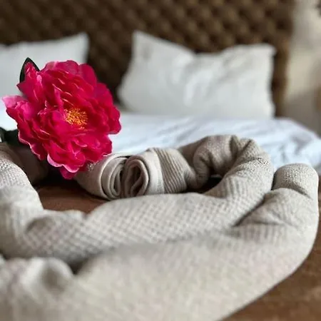 Duplex Ullstein- 4 Bedrooms, 2 Bathrooms, Living Room, 2 Parking Spaces, Boxspringbeds, Family & Business Apartment! Apartman