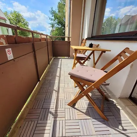 Duplex Ullstein- 4 Bedrooms, 2 Bathrooms, Living Room, 2 Parking Spaces, Boxspringbeds, Family & Business Apartment! Berlin