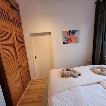 דירה Duplex Ullstein- 4 Bedrooms, 2 Bathrooms, Living Room, 2 Parking Spaces, Boxspringbeds, Family & Business Apartment!