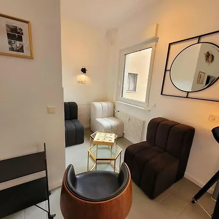 Duplex Ullstein- 4 Bedrooms, 2 Bathrooms, Living Room, 2 Parking Spaces, Boxspringbeds, Family & Business Apartment! *