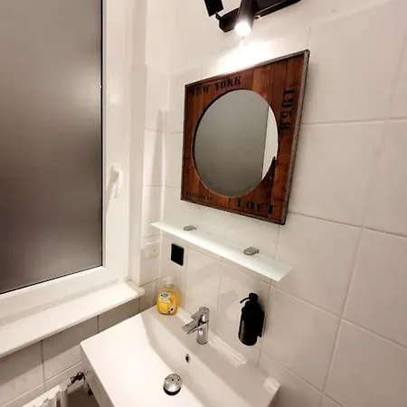 Duplex Ullstein- 4 Bedrooms, 2 Bathrooms, Living Room, 2 Parking Spaces, Boxspringbeds, Family & Business Apartment! *