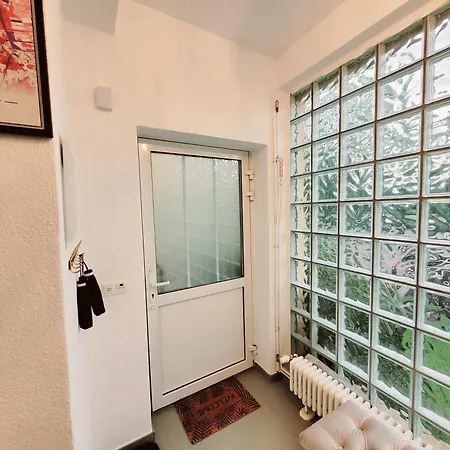 Duplex Ullstein- 4 Bedrooms, 2 Bathrooms, Living Room, 2 Parking Spaces, Boxspringbeds, Family & Business Apartment!