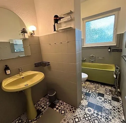 Duplex Ullstein- 4 Bedrooms, 2 Bathrooms, Living Room, 2 Parking Spaces, Boxspringbeds, Family & Business Apartment! Apartment