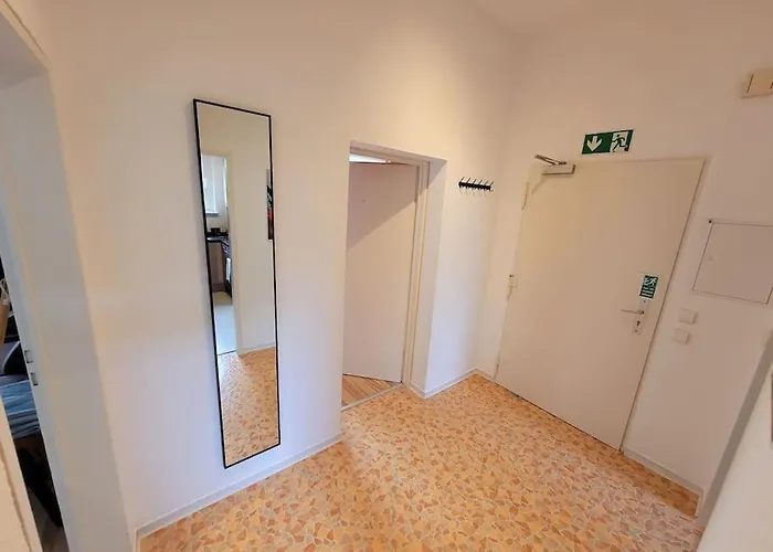 Duplex Ullstein- 4 Bedrooms, 2 Bathrooms, Living Room, 2 Parking Spaces, Boxspringbeds, Family & Business Apartment! Apartment