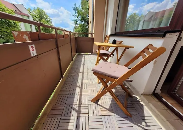 Duplex Ullstein- 4 Bedrooms, 2 Bathrooms, Living Room, 2 Parking Spaces, Boxspringbeds, Family & Business Apartment! Berlin