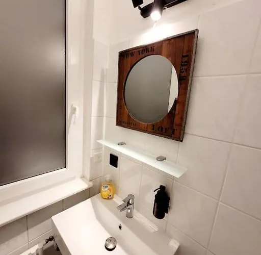 Duplex Ullstein- 4 Bedrooms, 2 Bathrooms, Living Room, 2 Parking Spaces, Boxspringbeds, Family & Business Apartment! *