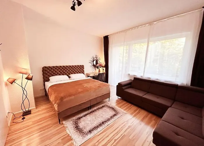 Duplex Ullstein- 4 Bedrooms, 2 Bathrooms, Living Room, 2 Parking Spaces, Boxspringbeds, Family & Business Apartment! Apartment