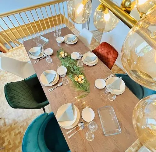 Apartment Duplex Ullstein- 4 Bedrooms, 2 Bathrooms, Living Room, 2 Parking Spaces, Boxspringbeds, Family & Business Apartment! Berlin