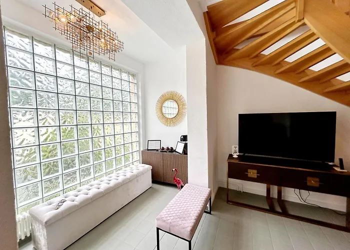 Apartment Duplex Ullstein- 4 Bedrooms, 2 Bathrooms, Living Room, 2 Parking Spaces, Boxspringbeds, Family & Business Apartment! *