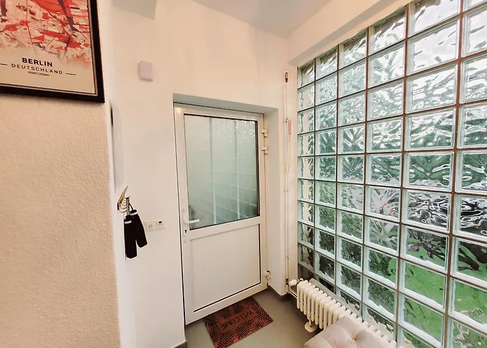 Duplex Ullstein- 4 Bedrooms, 2 Bathrooms, Living Room, 2 Parking Spaces, Boxspringbeds, Family & Business Apartment!