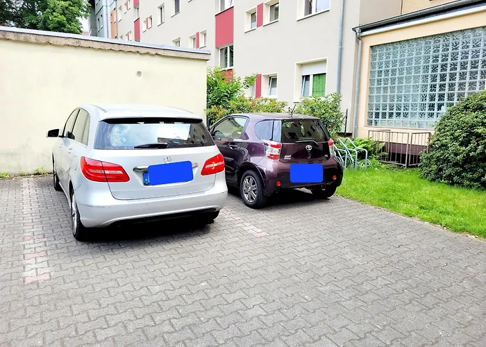 Duplex Ullstein- 4 Bedrooms, 2 Bathrooms, Living Room, 2 Parking Spaces, Boxspringbeds, Family & Business Apartment! Apartment