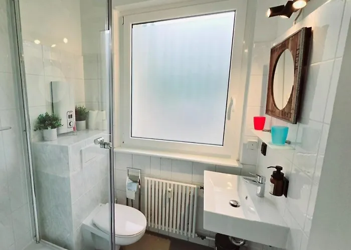 Duplex Ullstein- 4 Bedrooms, 2 Bathrooms, Living Room, 2 Parking Spaces, Boxspringbeds, Family & Business Apartment! Apartment