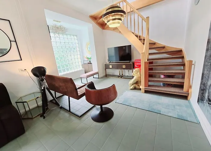 Apartment Duplex Ullstein- 4 Bedrooms, 2 Bathrooms, Living Room, 2 Parking Spaces, Boxspringbeds, Family & Business Apartment!