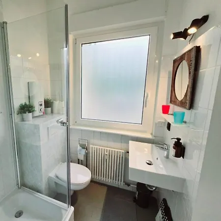 Duplex Ullstein- 4 Bedrooms, 2 Bathrooms, Living Room, 2 Parking Spaces, Boxspringbeds, Family & Business Apartment! Lägenhet