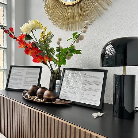 Duplex Ullstein- 4 Bedrooms, 2 Bathrooms, Living Room, 2 Parking Spaces, Boxspringbeds, Family & Business Apartment! Апартаменты *